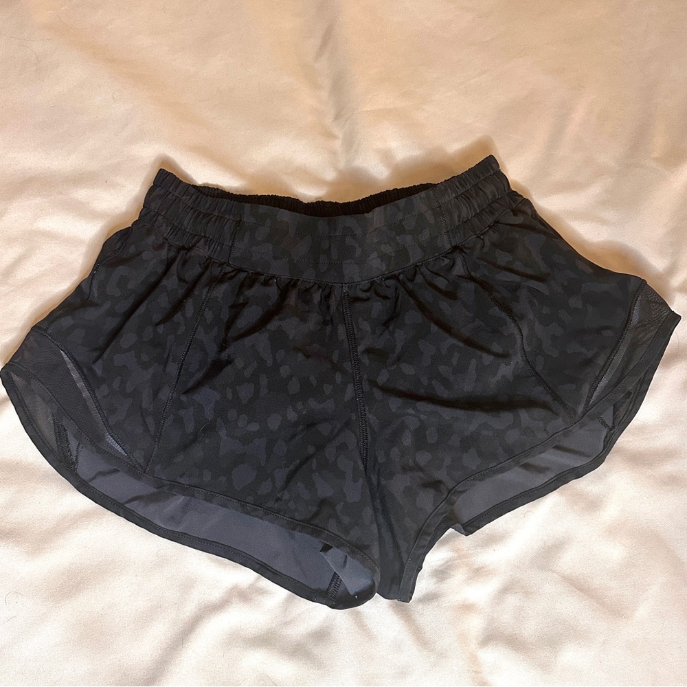 Lululemon hotty hot 2.5 inch